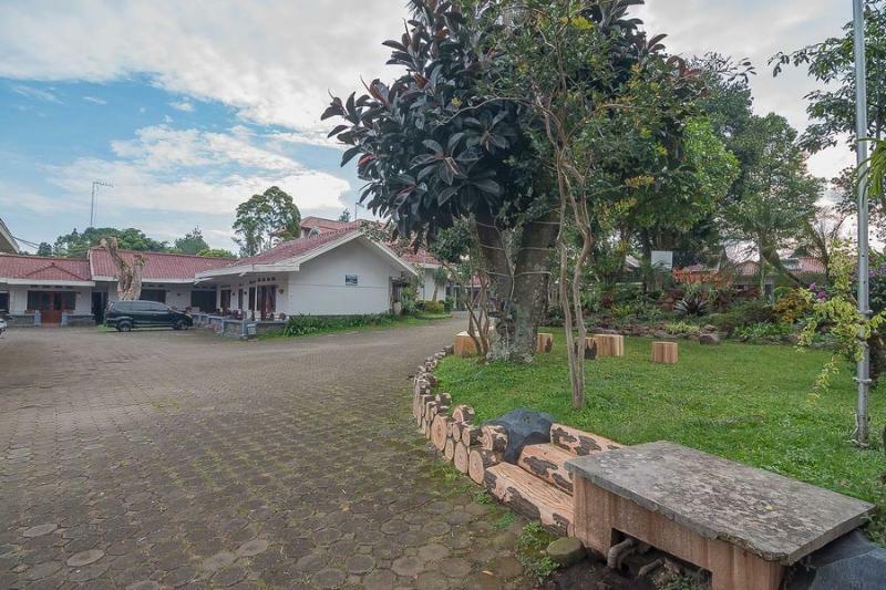 Yehezkiel Hotel Lembang Mitra Reddoorz Eksteriør billede